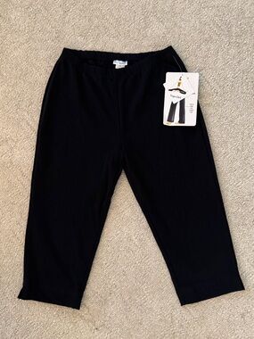 NWT! “The Girls” Black Pull-On Capri Ladies Size Medium